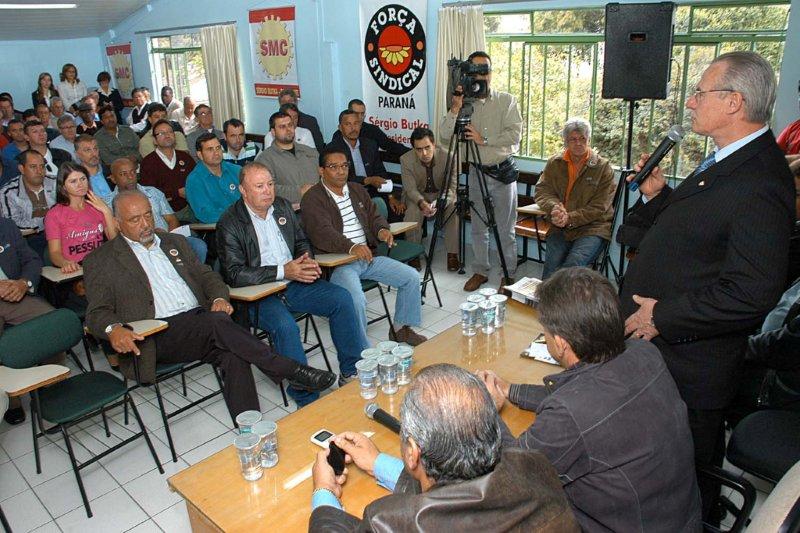 Governador debate piso regional com metalúrgicos na sede do Sindicato